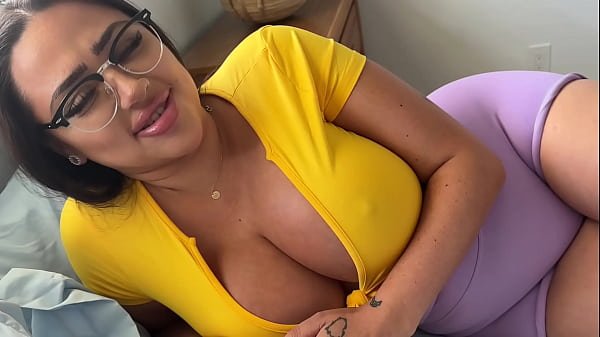 Lecciones de sexo con mi hermanastra latina