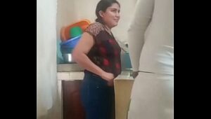 Me Follo a mi Mama por q mi papa la abandono, me dicen que soy un enfermo pero somos felices asi