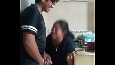 Me Vuelvo a Follar a mi mama, mi papa la dejo y necesita lo suyo para que no meta hombres nuevos a la casa