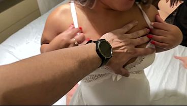 Pareja invita a una amiga culona y el marido pollón la disfruta