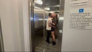 Casada pide polla y leche a un bombado y el cornudo graba todo