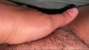 POV argentina en la siesta: se baja el pijama y se toca con ganas